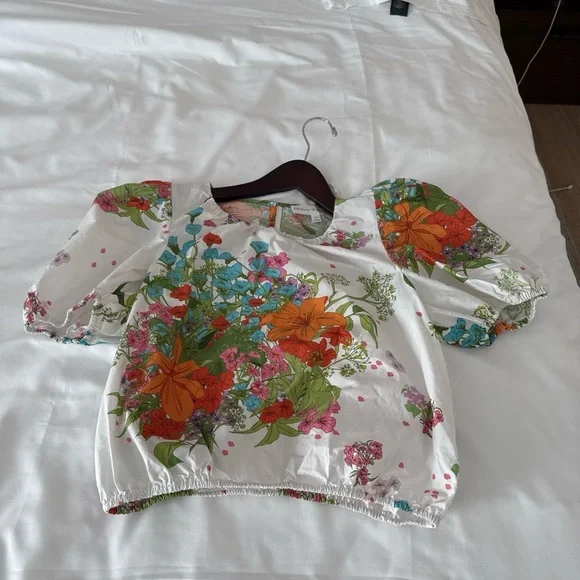 Chelsea and Theodore Floral Puff Sleeve Top S - Picture 3 of 6